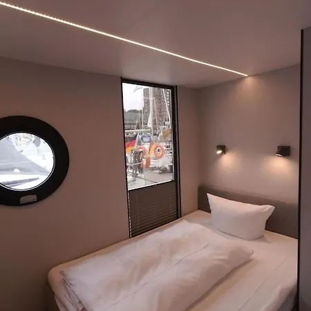 Bådhotel Hausboot Fjord Meeresbrise Mit Dachterrasse In *